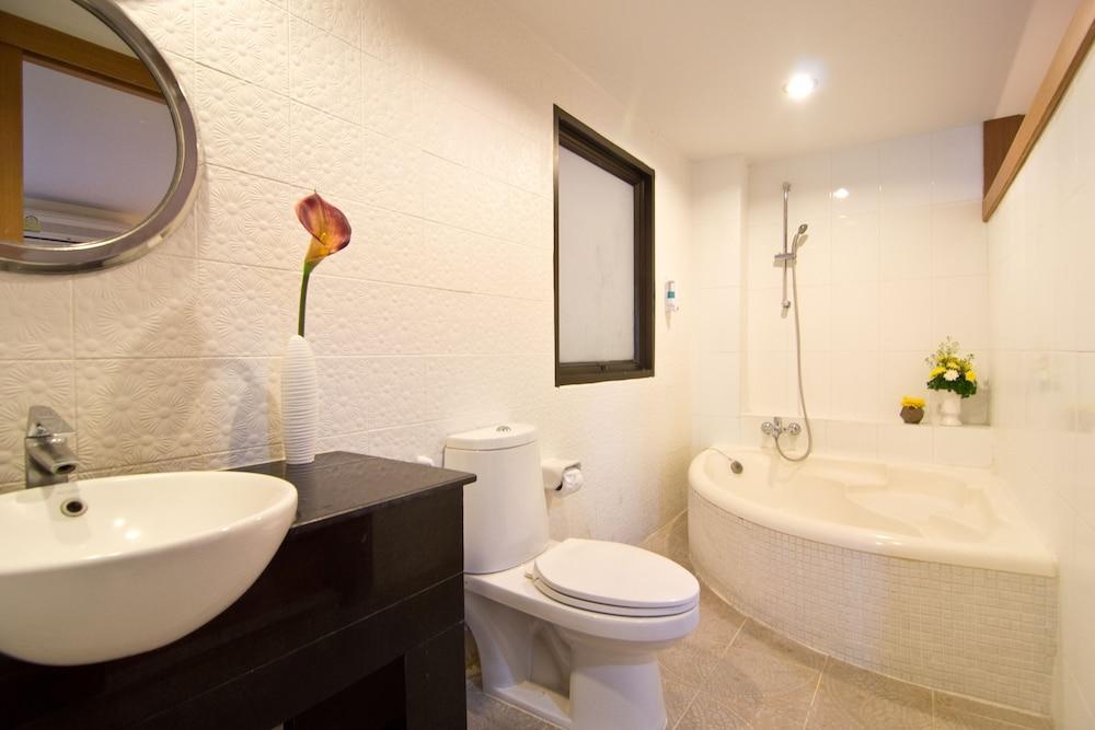Bella Villa Metro Pattaya Esterno foto
