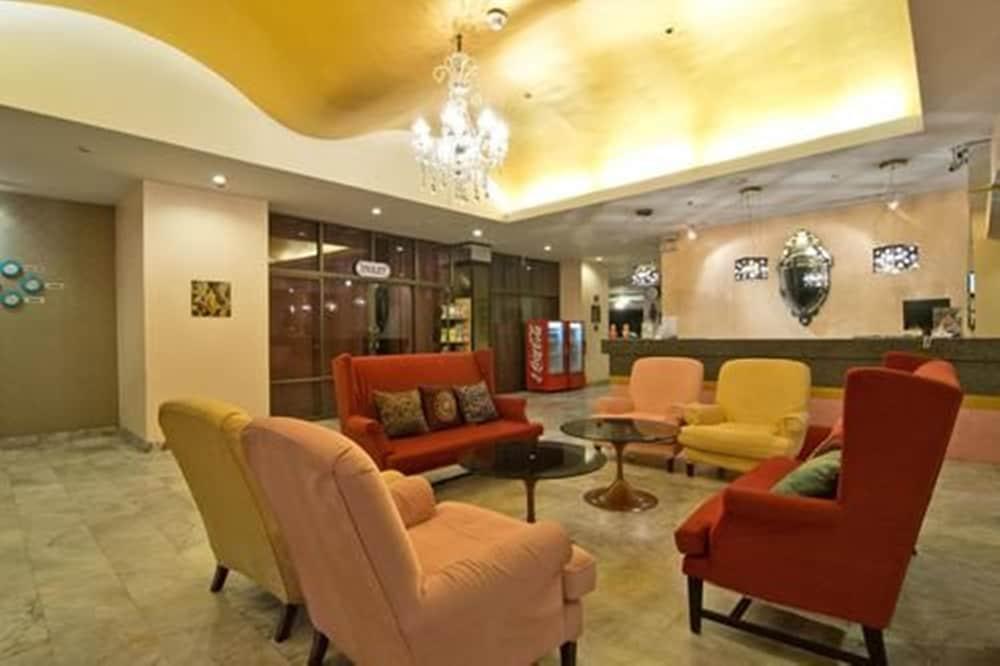 Bella Villa Metro Pattaya Esterno foto